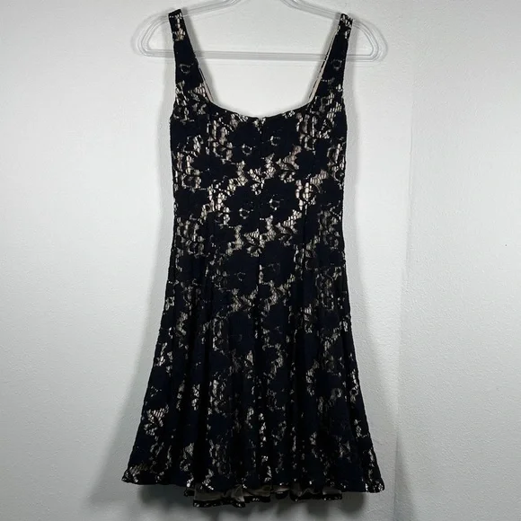 Maggy London Black Nude Floral Lace Fit & Flare Mini Dress Women’s 6 - Picture 6 of 8